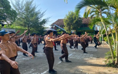 Senam Anak Indonesia Hebat di SMPN 2 Kandangan: Membangun Generasi Sehat dan Berkarakter